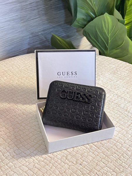 محفظة GUESS حجم صغير مع علبة