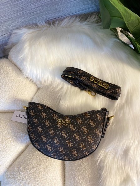حقيبة GUESS مختومة 25سم