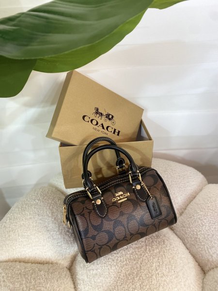 حقيبة كوتش مختومة قاعدة 19 سم coffee Black مع علبة ✨