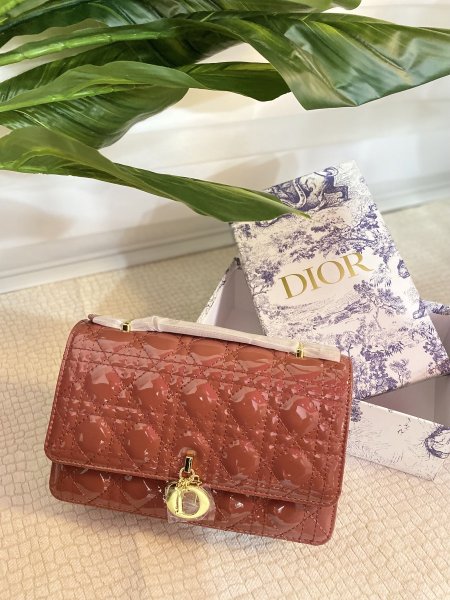 حقيبة ديور مختومة قاعدة 24 سم مع علبة ✨