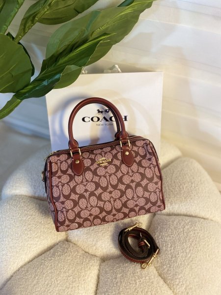 حقيبة كوتش مختومة قاعدة 25 سم WINE RED/JUJUBE مع علبة ✨