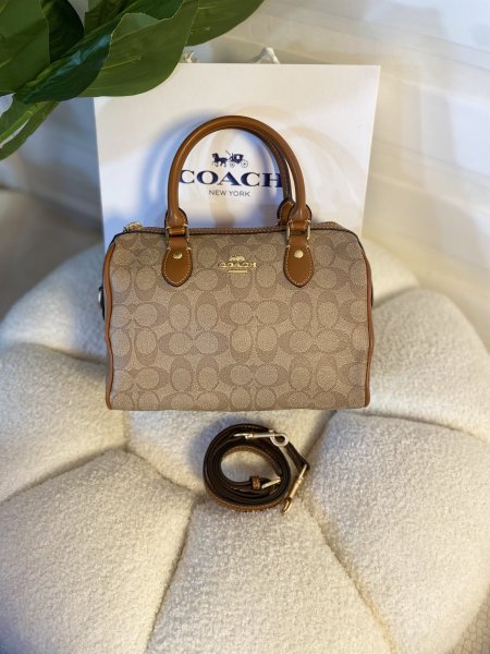 حقيبة كوتش مختومة قاعدة   25سم APRICOT/BROWN مع علبة ✨