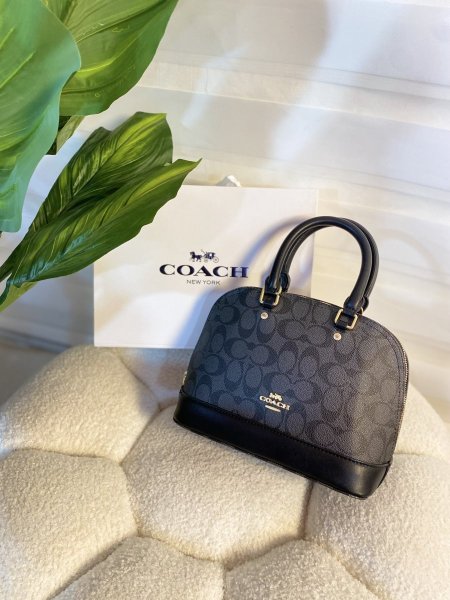 حقيبة كوتش مختومة قاعدة 29 سم BLACK/BLACK مع علبة ماستر كوبي