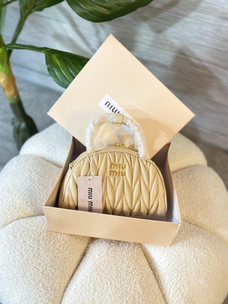 حقيبة ميو ميو مختومة قاعدة 22 سم مع علبة✨