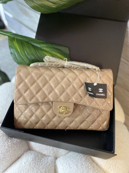 حقيبة شانيل كلاسيك فلاب قاعدة 32 سم هاردوير ذهبي مع علبة ✨