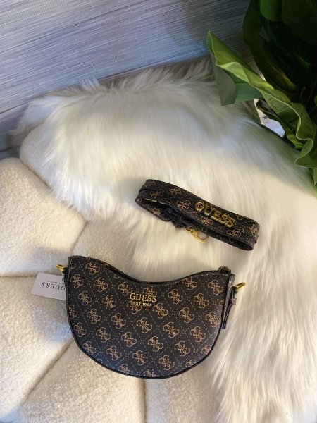 حقيبة GUESS مختومة 25سم مع علبة✨