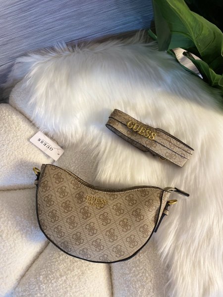 حقيبة GUESS مختومة 25سم مع علبة✨