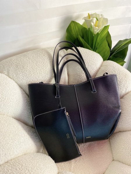 حقيبة بولين مختومة باللون الأسود 🖤✨