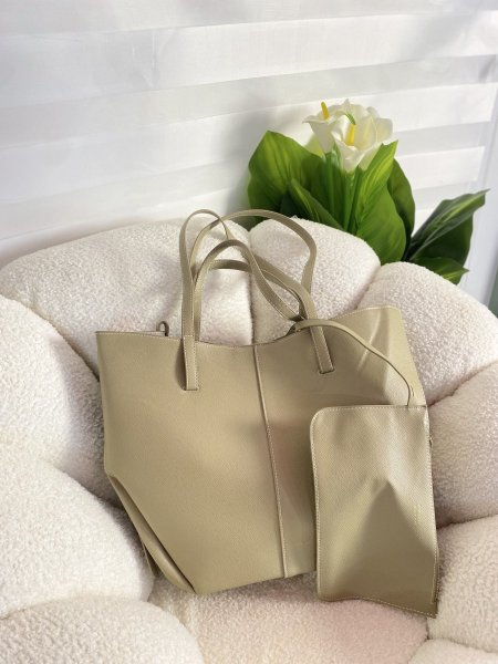 حقيبة بولين مختومة باللون البيج💎✨