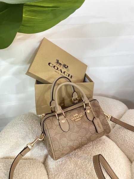 حقيبة كوتش مختومة ماستر كوبي قاعدة 19سم Apricot/Khakiمع علبة ✨