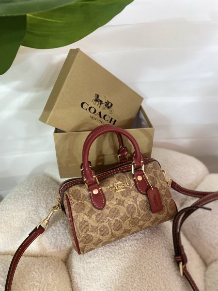 حقيبة كوتش مختومة ماستر كوبي قاعدة 19سم light apricot jujubeعلبة ✨