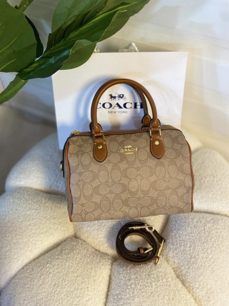 حقيبة كوتش مختومة قاعدة 25سم  APRICOT/BROWNمع علبة ماستر كوبي ✨