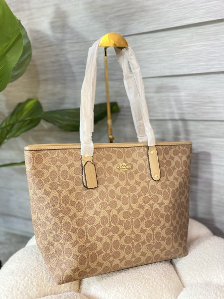 حقيبة كوتش مختومة ماستر كوبي حجم كبير مع علبة ✨