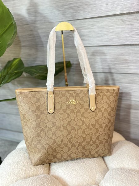 حقيبة كوتش مختومة ماستر كوبي حجم كبير مع علبة ✨