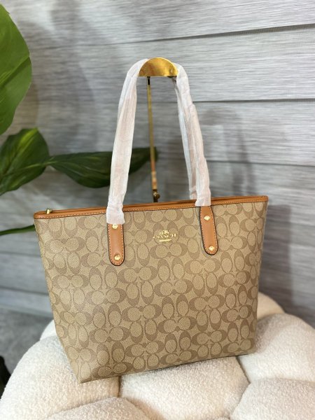 حقيبة كوتش مختومة ماستر كوبي حجم كبير مع علبة ✨