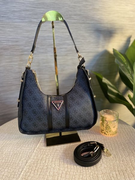 حقيبة GUESS مختومة مع علبة✨