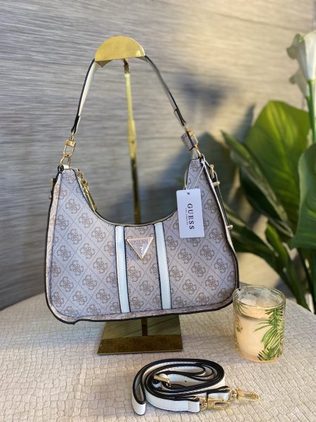 حقيبة GUESS مختومة مع علبة✨