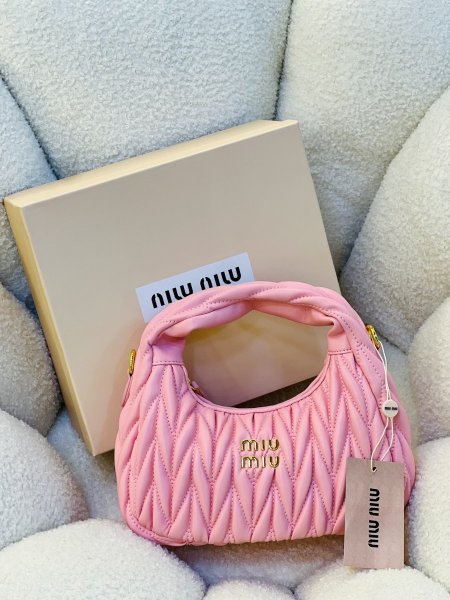 حقيبة ميو ميو مختومة  ماستر كوبي مع علبة ✨