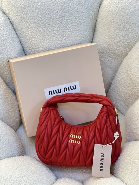 حقيبة ميو ميو مختومة  ماستر كوبي مع علبة ✨