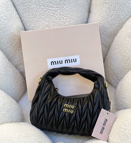 حقيبة ميو ميو مختومة  ماستر كوبي مع علبة ✨