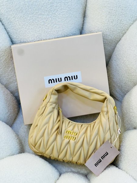 حقيبة ميو ميو مختومة  ماستر كوبي مع علبة ✨