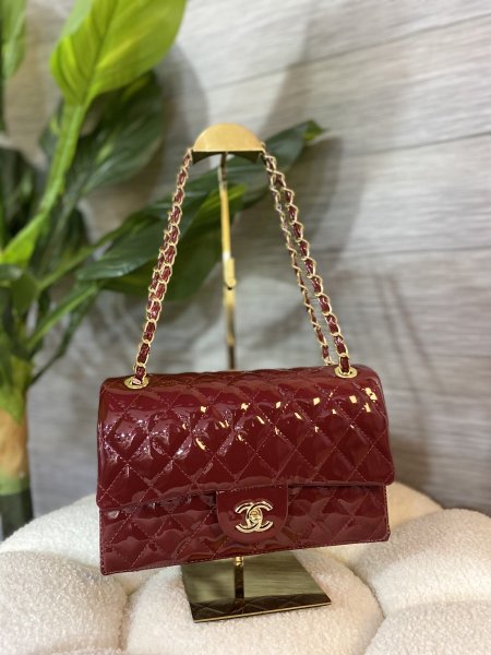 حقيبة شانيل كلاسيك بلون البرغندي مختومة قاعدة 25 سم مع علبة ✨