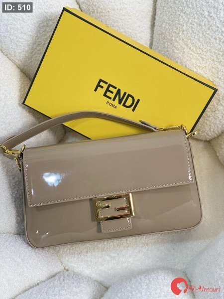 حقيبة فيندي كروس لون بيج مع علبة