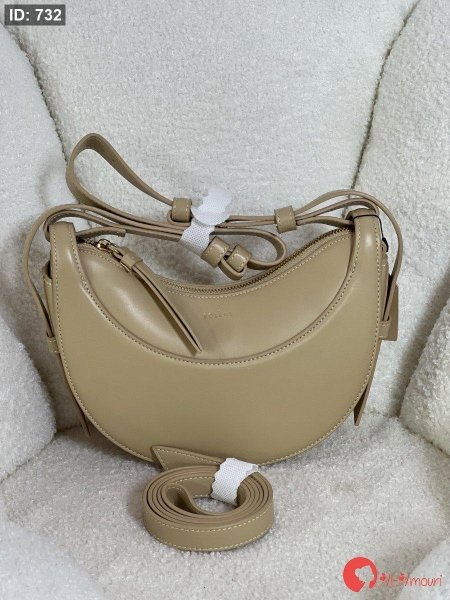 كروس بولين بلون البيج جلد أملس قاعدة 25 سم مختومه