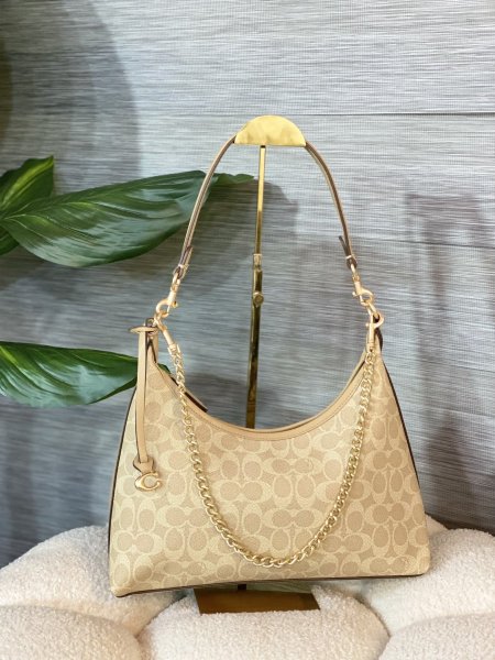 حقيبة كوتش مختومة مع حزام وعلبة ✨