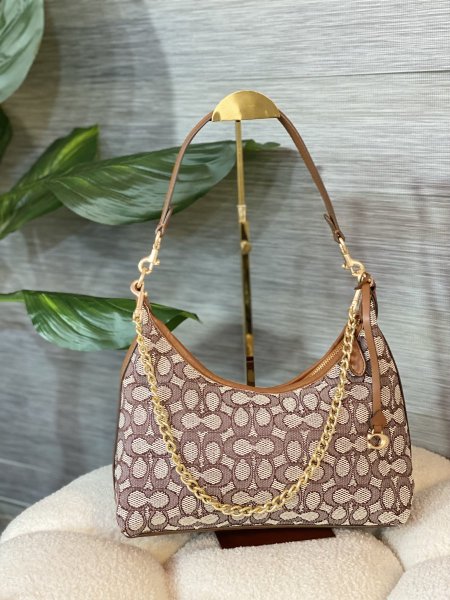 حقيبة كوتش مختومة مع حزام وعلبة ✨