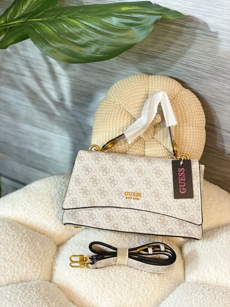 حقيبة GUESS مختومة قاعدة 25 سم مع علبة ماستر كوبي ✨