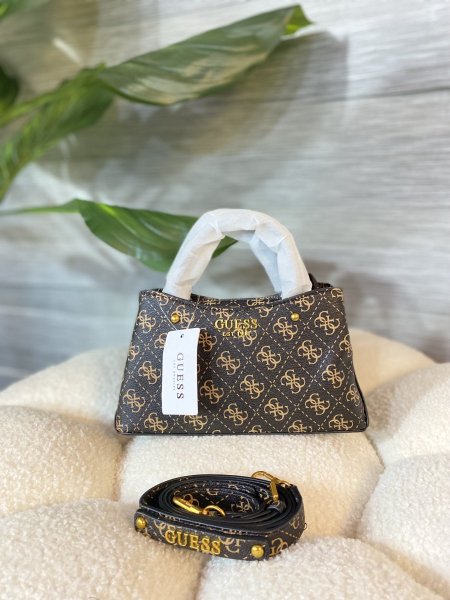 حقيبة GUESS مختومة ماستر كوبي مع علبة ✨