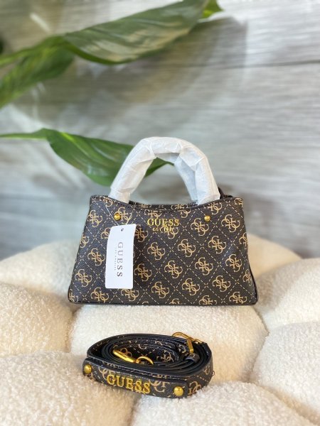 حقيبة GUESS مختومة ماستر كوبي مع علبة ✨