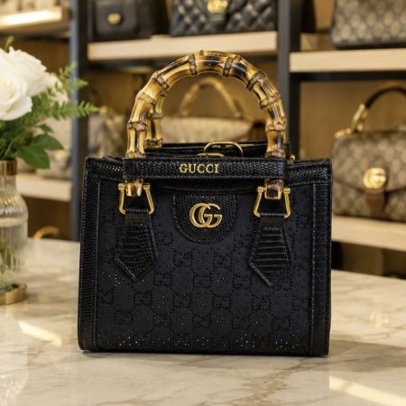 حقيبة  CUCCI بلون الأسود مختومة ماستر كوبي مع علبه