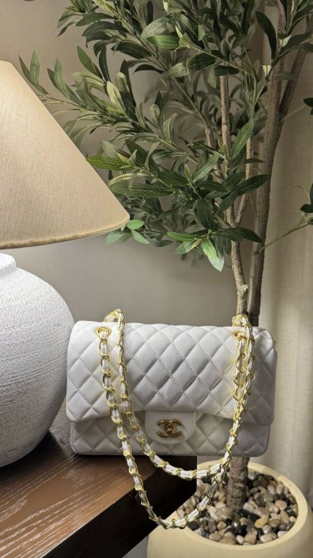 حقيبة CHANEL الكلاسيكي فلاب جلد كافيار قاعدة 25سم هاردوير أبيض مع علبه