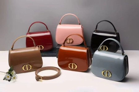 حقيبة ديور مختومه مع علبه