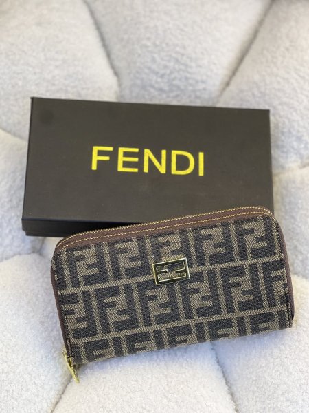محفظة FENDl حجم كبير مع علبه
