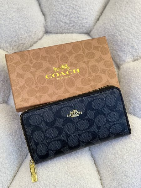 محفظة COACH حجم كبير مع علبه