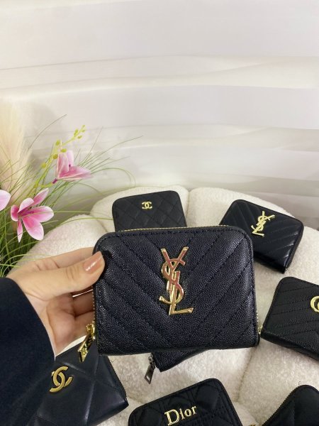 جزدان YSL أكسسوار ذهبي كافيار