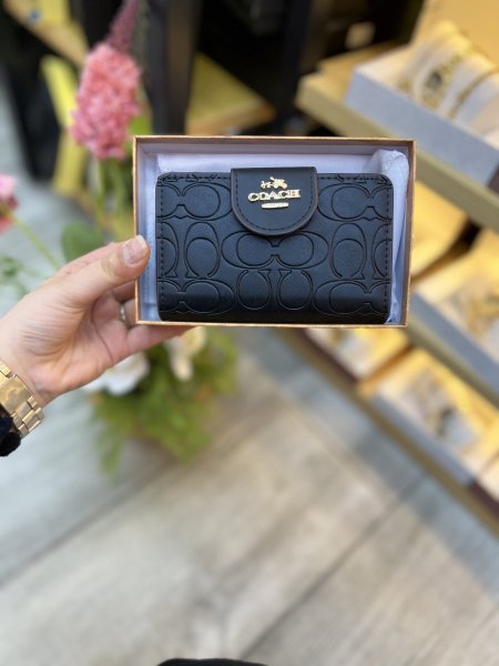 محفظة COACH للبطاقات والنقود مع علبة