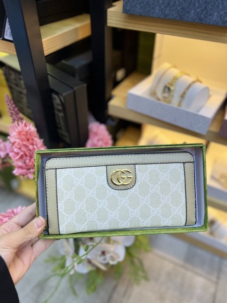 محفظة GUCCI للبطاقات والنقود مع علبة