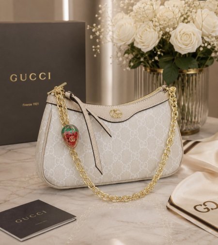 حقيبة GUCCI مختومة ماستر كوبي مع علبة