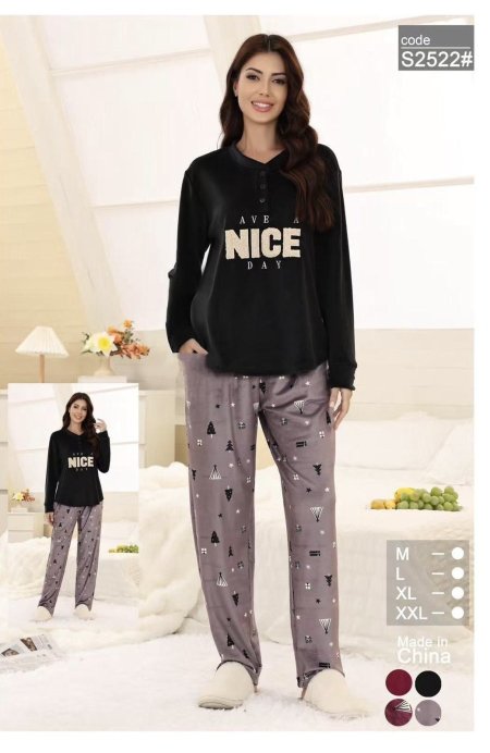 بيجامة بلوزه مخمل