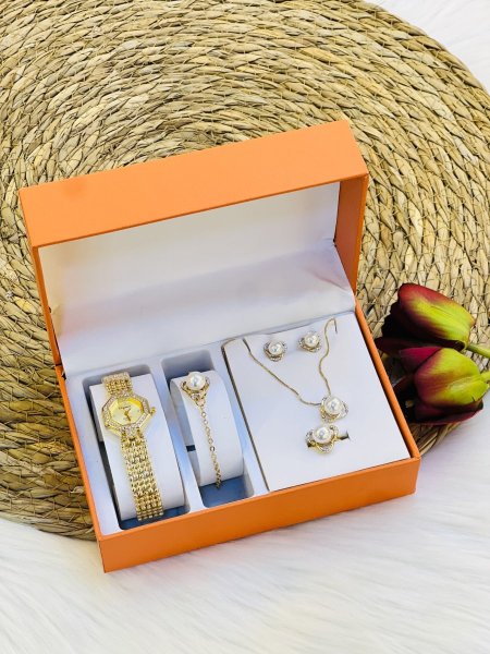 طقم ساعة مع أكسسوارات