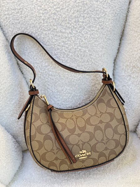 كوتش تابي مختومه بلون الكمل مع علبه