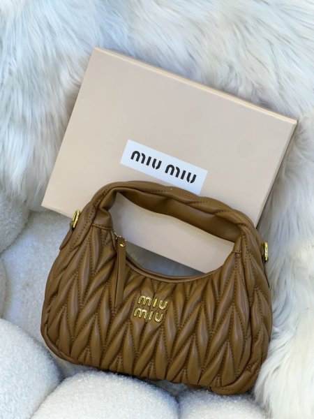 حقيبة ميو ميو بلون العسلي مع علبه