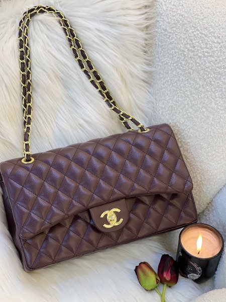 حقيبة شانيل كلاسيك فلاب جلد كافيار قاعدة 30سم هاردوير ذهبي مع علبه