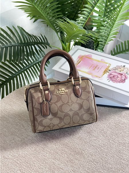 حقيبة كوتش مختومه قاعدة 19 سم