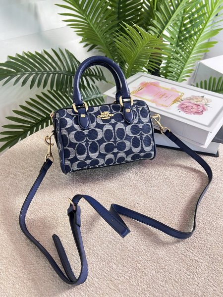 حقيبة كوتش مختومه قاعدة 19 سم