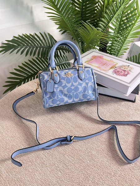 حقيبة كوتش مختومه قاعدة 19 سم